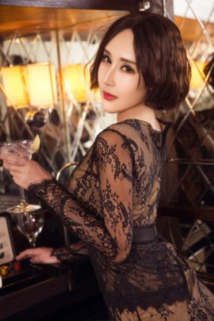 三个男人添一个女人p的视频_蓝光高清视频播放